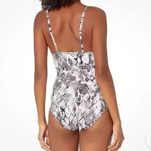 CALVIN KLEIN
Black Viper Starburst One-Piece Swimsuit size 6